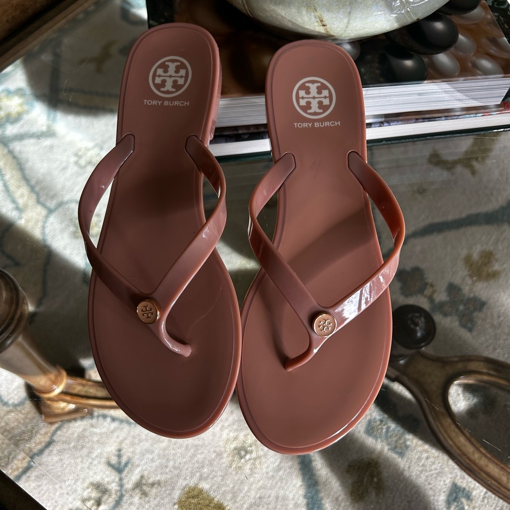 Tory Burch Women's flesh tan pink jelly Sandals size 7 - Picture 2 of 4